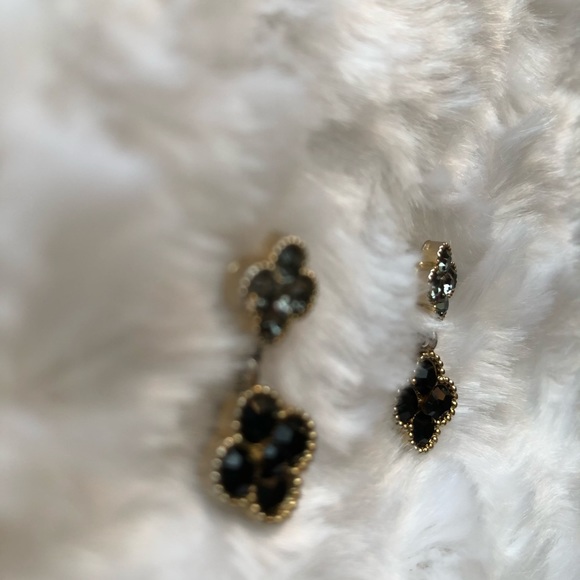 Dangling Earrings - Picture 2 of 5